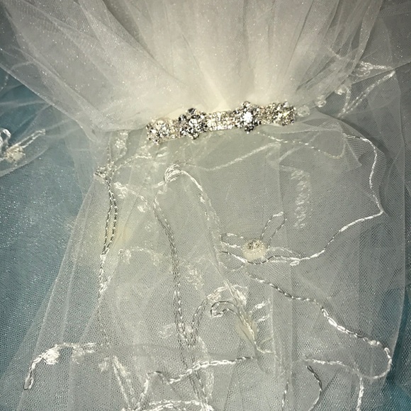 NEW 2T Chapel hand beaded embroidered  veil main image 7